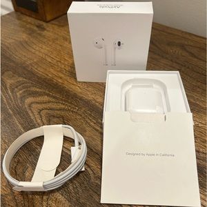 Apple AirPods with Charging Case (Gen 2)